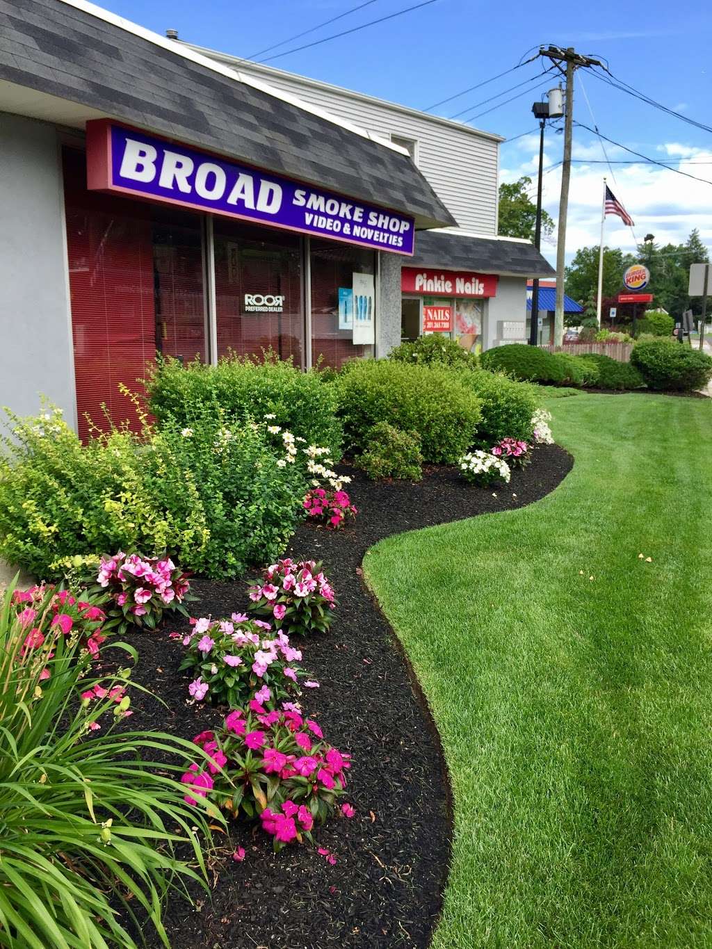 Broad Smoke Shop | 690-A River Rd, New Milford, NJ 07646, USA | Phone: (201) 265-9300