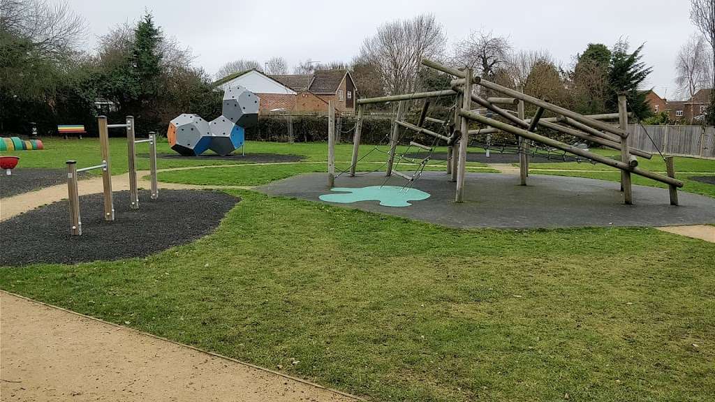 Paddock Wood, Memorial Park, Childrens Playground | 29 Ringden Ave, Paddock Wood, Tonbridge TN12 6ED, UK