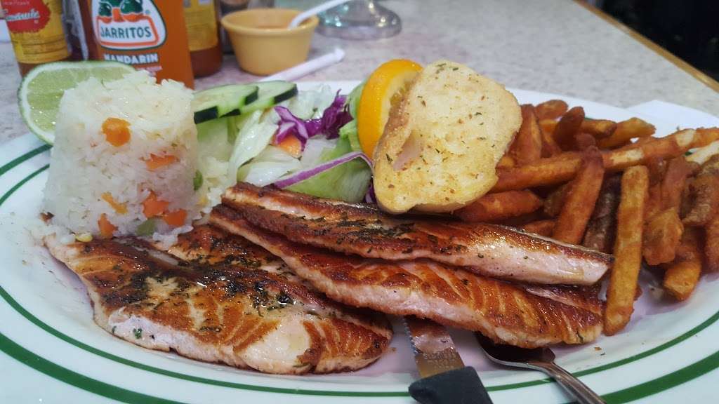 Mariscos El Veneno | 4151, 6835 S Pulaski Rd, Chicago, IL 60629, USA | Phone: (773) 735-7888