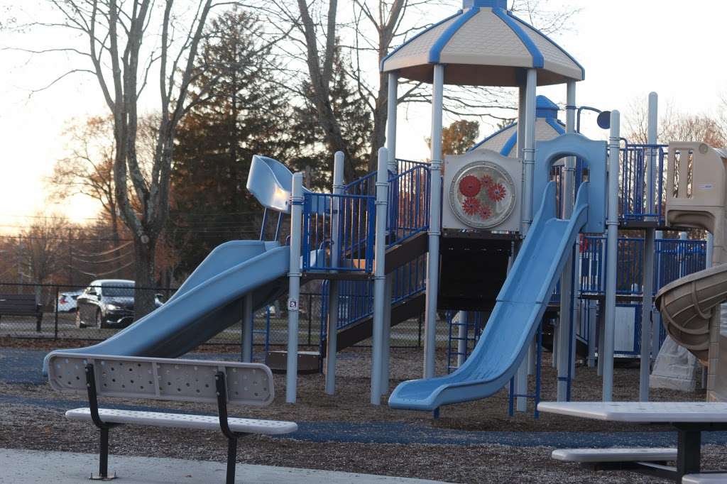 Braintree Highlands Community Playground | South St, Braintree, MA 02184, USA