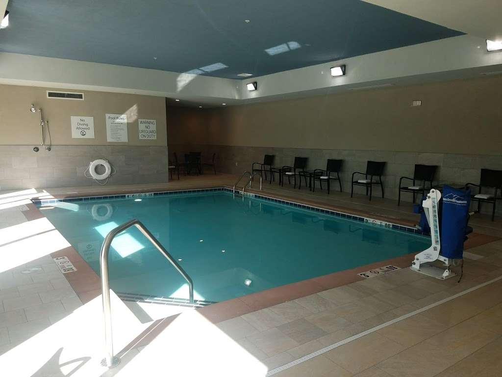 Holiday Inn Express & Suites Hammond | 2918 Carlson Dr, Hammond, IN 46323 | Phone: (219) 844-5077