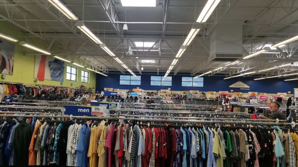 Goodwill Store | 55 Carr Hill Rd, Columbus, IN 47201, USA | Phone: (812) 669-1943