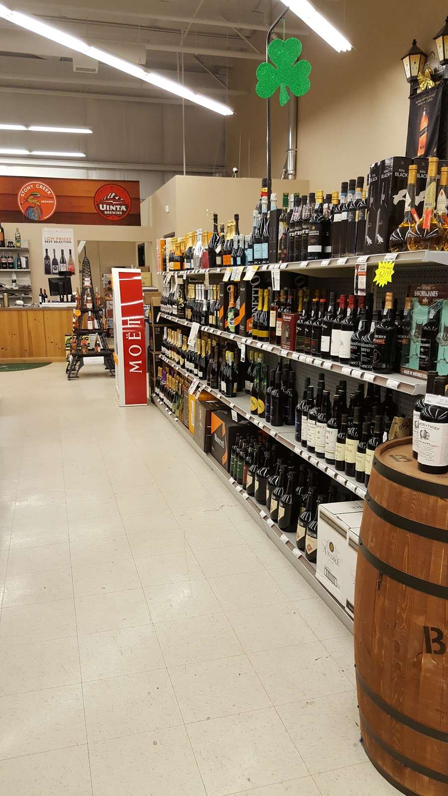 Warehouse Wine & Spirits | 246 Main St, Monroe, CT 06468, USA | Phone: (203) 880-9373