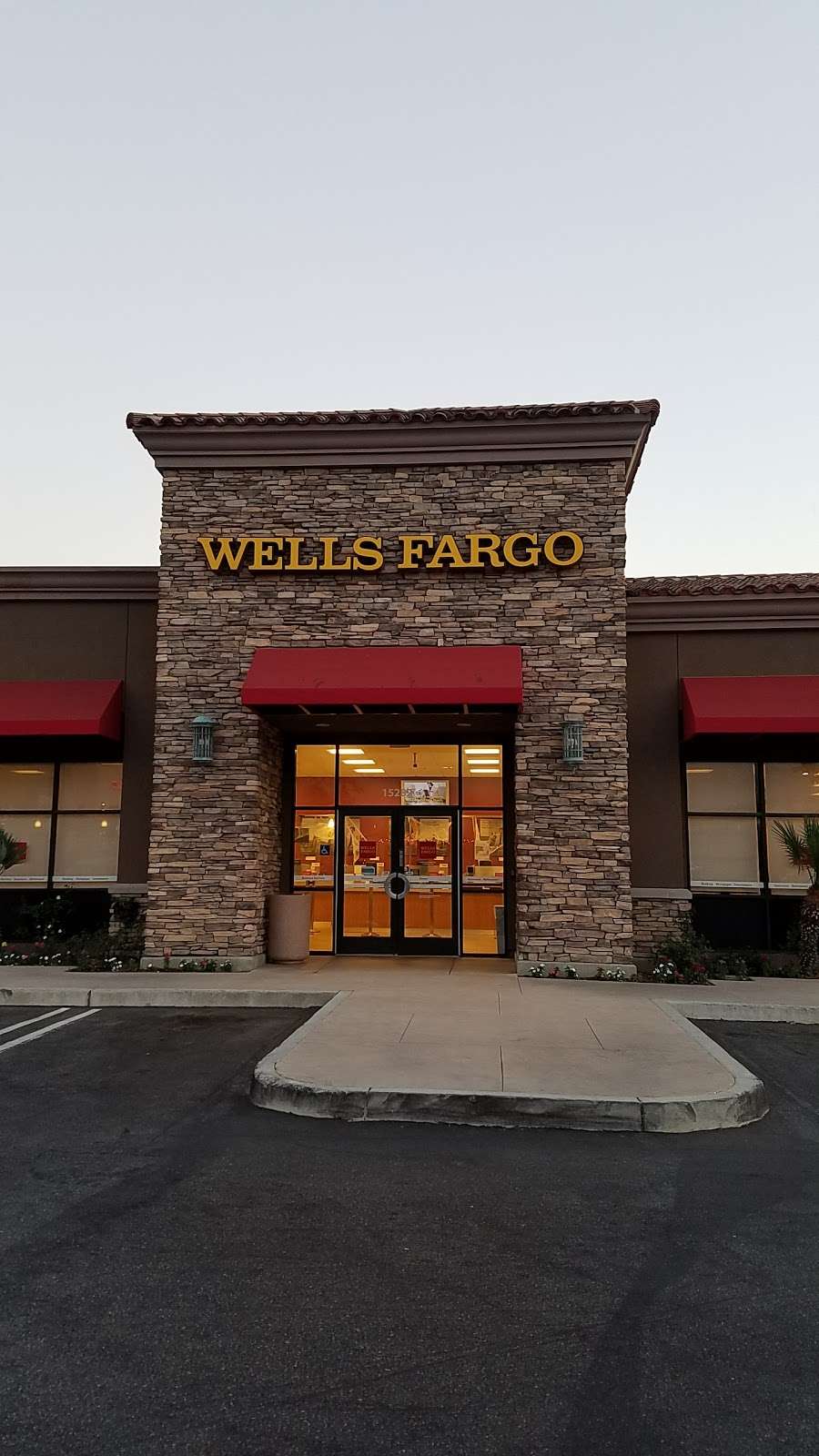 Wells Fargo Bank | 15282 Summit Ave, Fontana, CA 92336, USA | Phone: (909) 803-5500