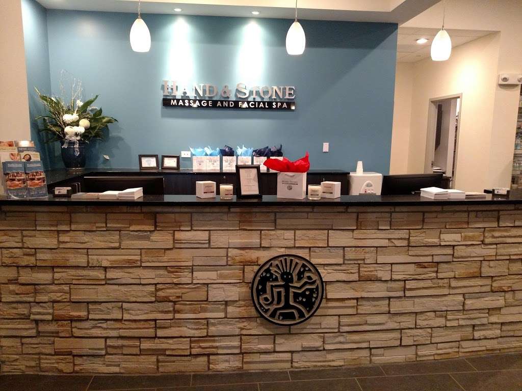 Hand & Stone Massage and Facial Spa | 624 N York St, Elmhurst, IL 60126 | Phone: (630) 948-4414