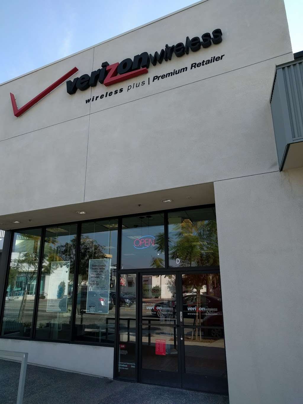 Verizon Authorized Retailer - Wireless Plus | 350 N Glendale Ave, Glendale, CA 91206, USA | Phone: (818) 244-5000