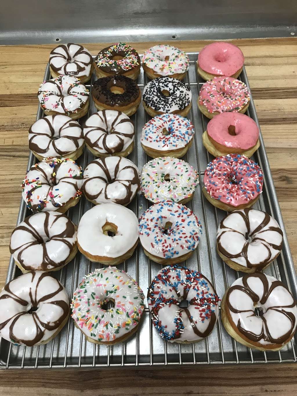 Marshall Donuts & Ice Cream | 3144 N E St, San Bernardino, CA 92405 | Phone: (909) 886-1053