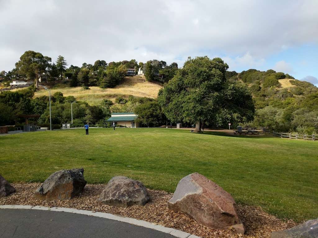 Laurelwood Park | 3471 Glendora Dr, San Mateo, CA 94403, USA | Phone: (650) 522-7400