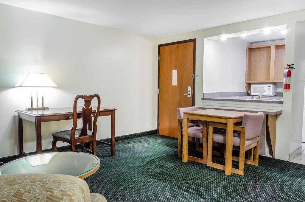 Econo Lodge Inn & Suites | 2031 N Reading Rd, Denver, PA 17517, USA | Phone: (717) 336-7000