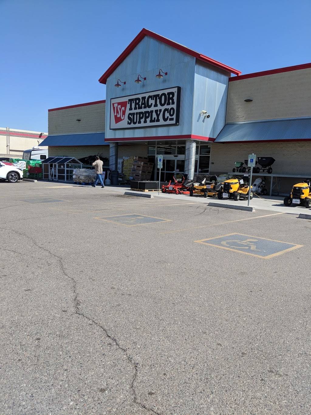 Tractor Supply Co. | 789 N 99th Ave, Tolleson, AZ 85353, USA | Phone: (623) 478-5439