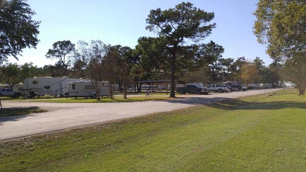 Houston Leisure RV Resort | 1601 S Main St, Highlands, TX 77562, USA | Phone: (281) 426-3576