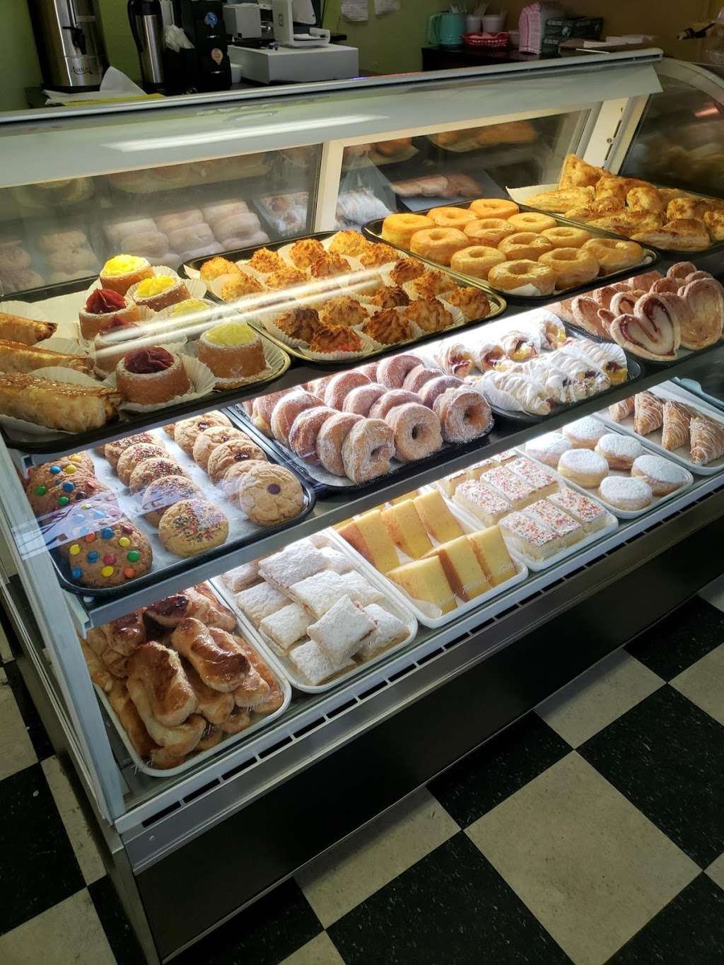 Dundee Bakery | 214 E Main St, Dundee, FL 33838, USA | Phone: (863) 353-1507