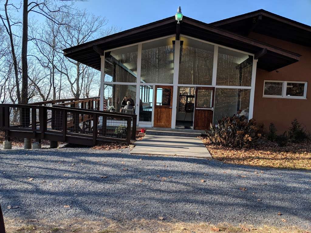 Blue Mountain Lodge - lodging  | Photo 1 of 10 | Address: 540 Cliff Rd, Linden, VA 22642, USA