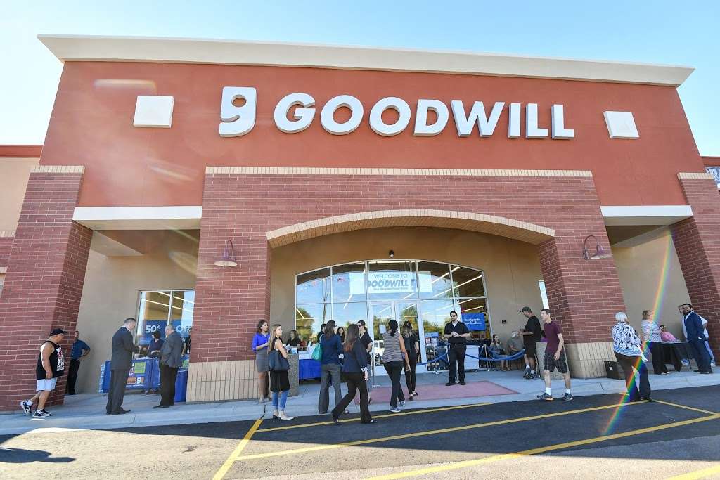 99th and Camelback - Goodwill - Retail Store and Donation Center | 10005 W Camelback Rd, Phoenix, AZ 85037, USA | Phone: (602) 216-3924