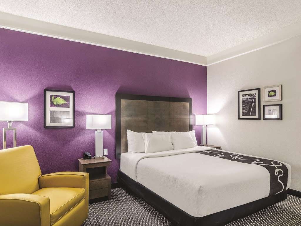 La Quinta Inn & Suites Denver Boulder - Louisville | 902 W Dillon Rd, Louisville, CO 80027, USA | Phone: (303) 664-0100