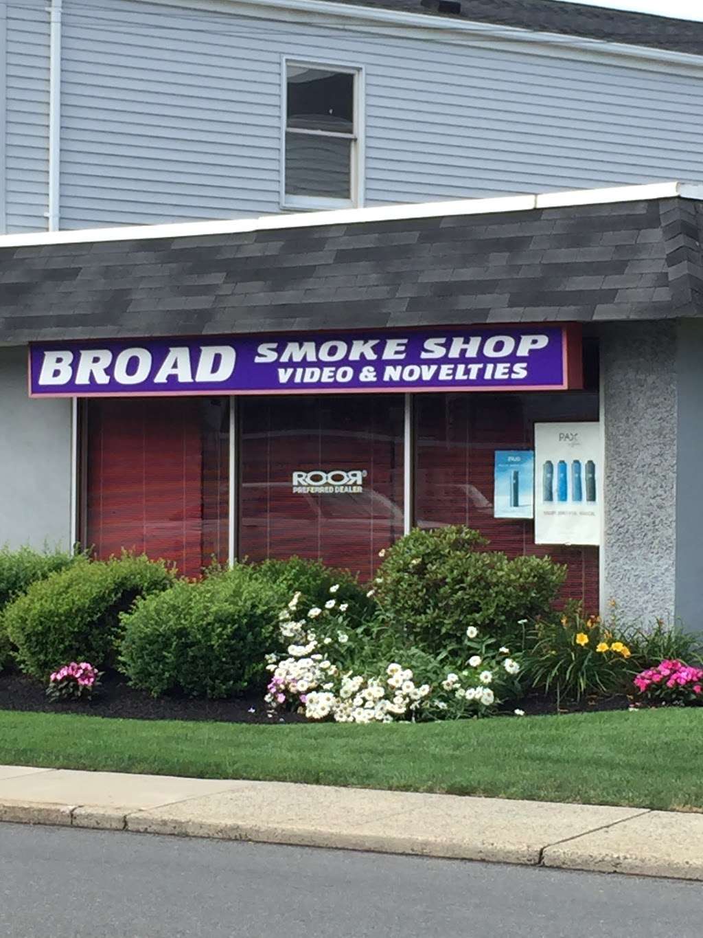 Broad Smoke Shop | 690-A River Rd, New Milford, NJ 07646, USA | Phone: (201) 265-9300