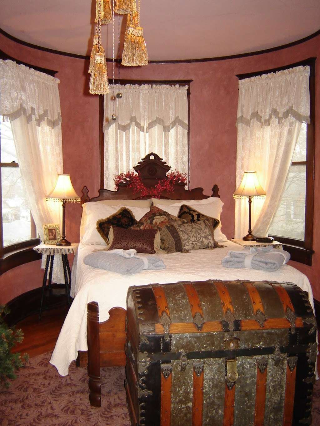 Murphy House Bed & Breakfast | 926 Spring St, Weston, MO 64098 | Phone: (816) 640-5577