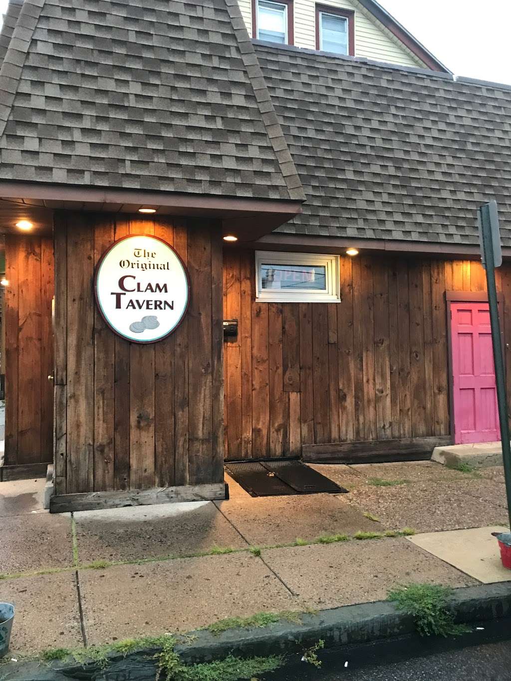 Clam Tavern | 339 E Broadway Ave, Clifton Heights, PA 19018, USA | Phone: (610) 623-9537