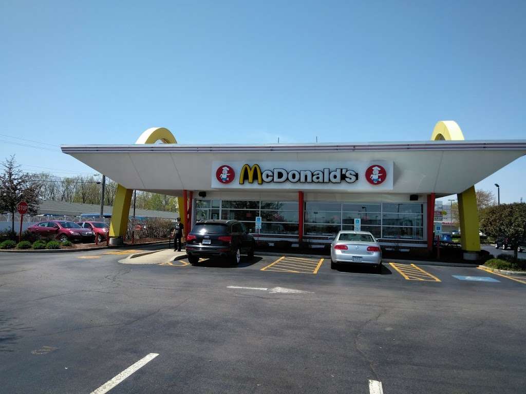 McDonalds | 10326 Indianapolis Blvd, Highland, IN 46322, USA | Phone: (219) 924-8397