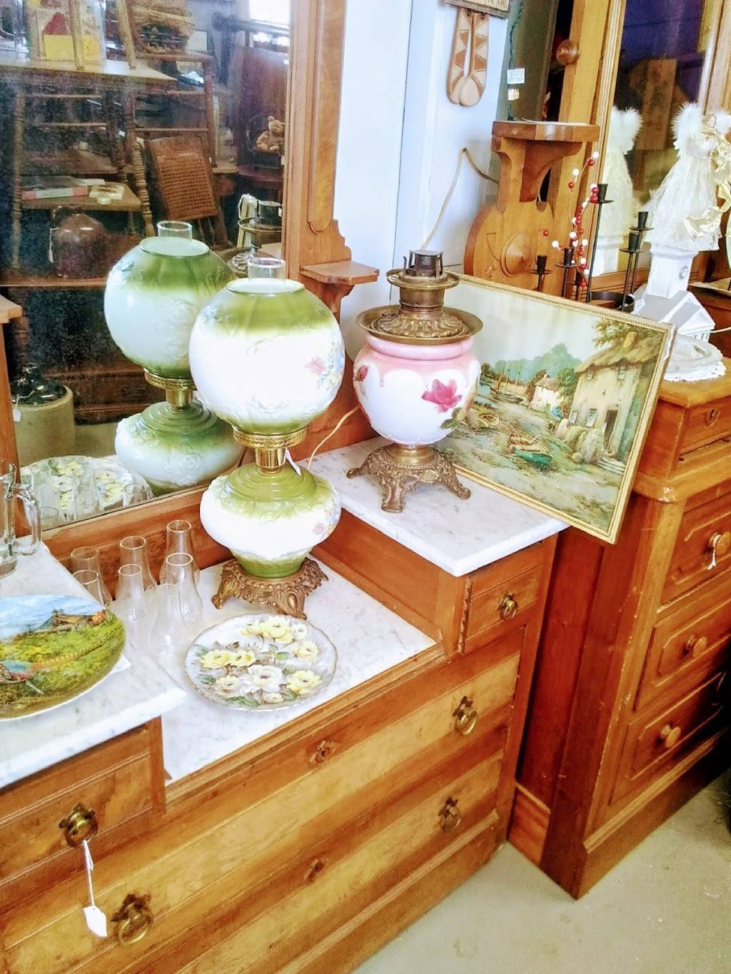 Monona Antique Mini Mall | 4601 Monona Dr, Madison, WI 53716, USA | Phone: (608) 333-7812