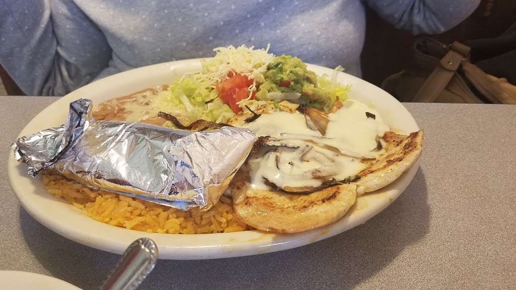 El Charro | 2536 NW County Rd #591, Butler, MO 64730 | Phone: (660) 679-6844