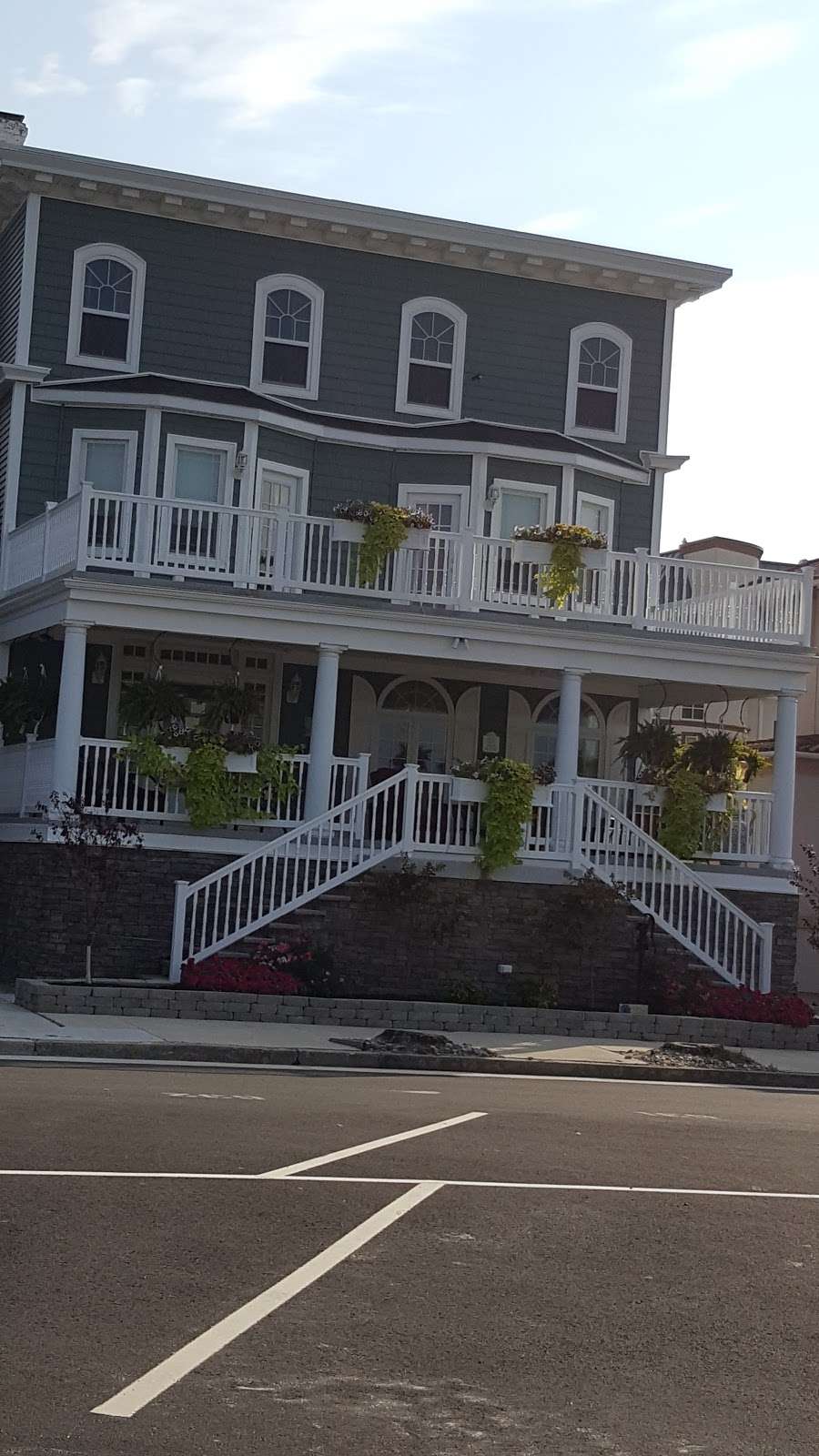 Surrey Beach House | 109 S Surrey Ave, Ventnor City, NJ 08406, USA | Phone: (609) 822-6550