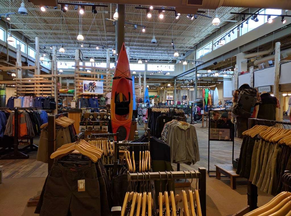 L.L.Bean | 280 School St, Mansfield, MA 02048, USA | Phone: (888) 552-5547