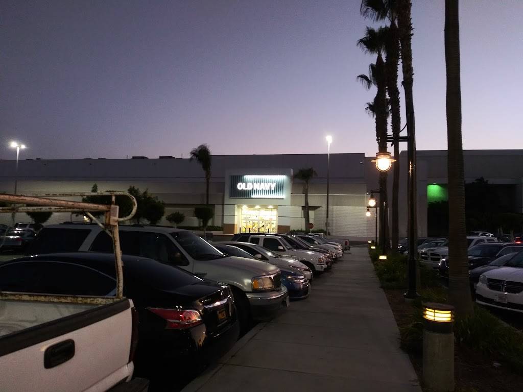 Old Navy Outlet - with Curbside Pickup | 1299 Tyler St, Riverside, CA 92503, USA | Phone: (951) 396-7964