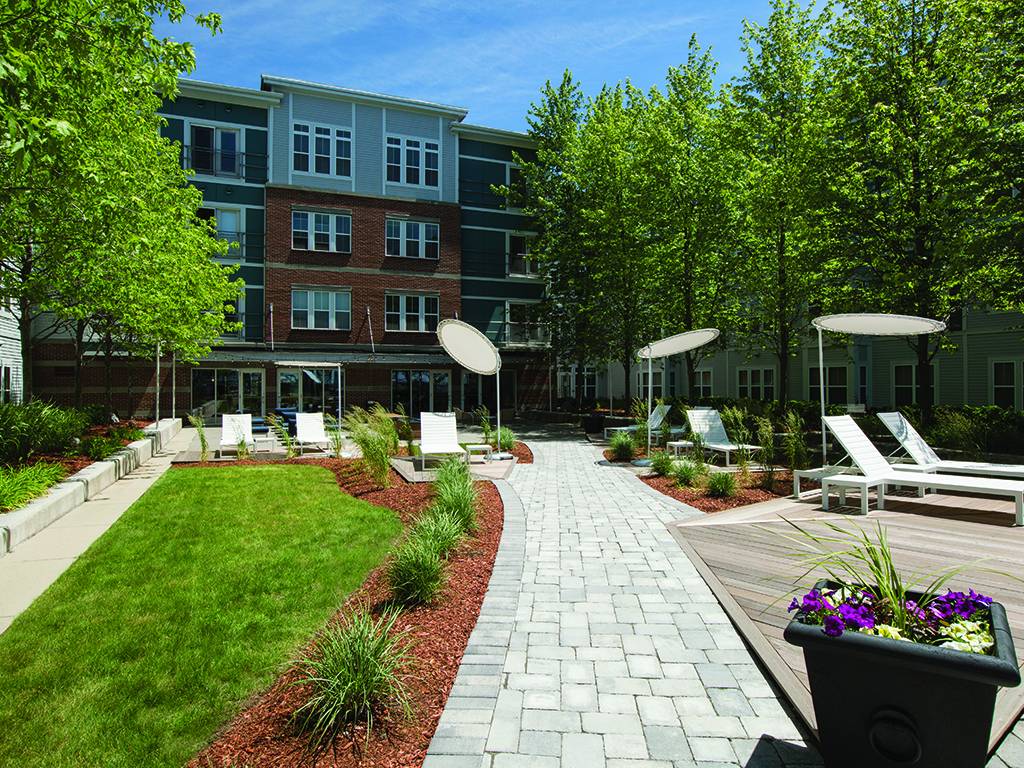 Axis Admirals Hill Apartments | 325 Commandants Way, Chelsea, MA 02150, USA | Phone: (833) 247-6966