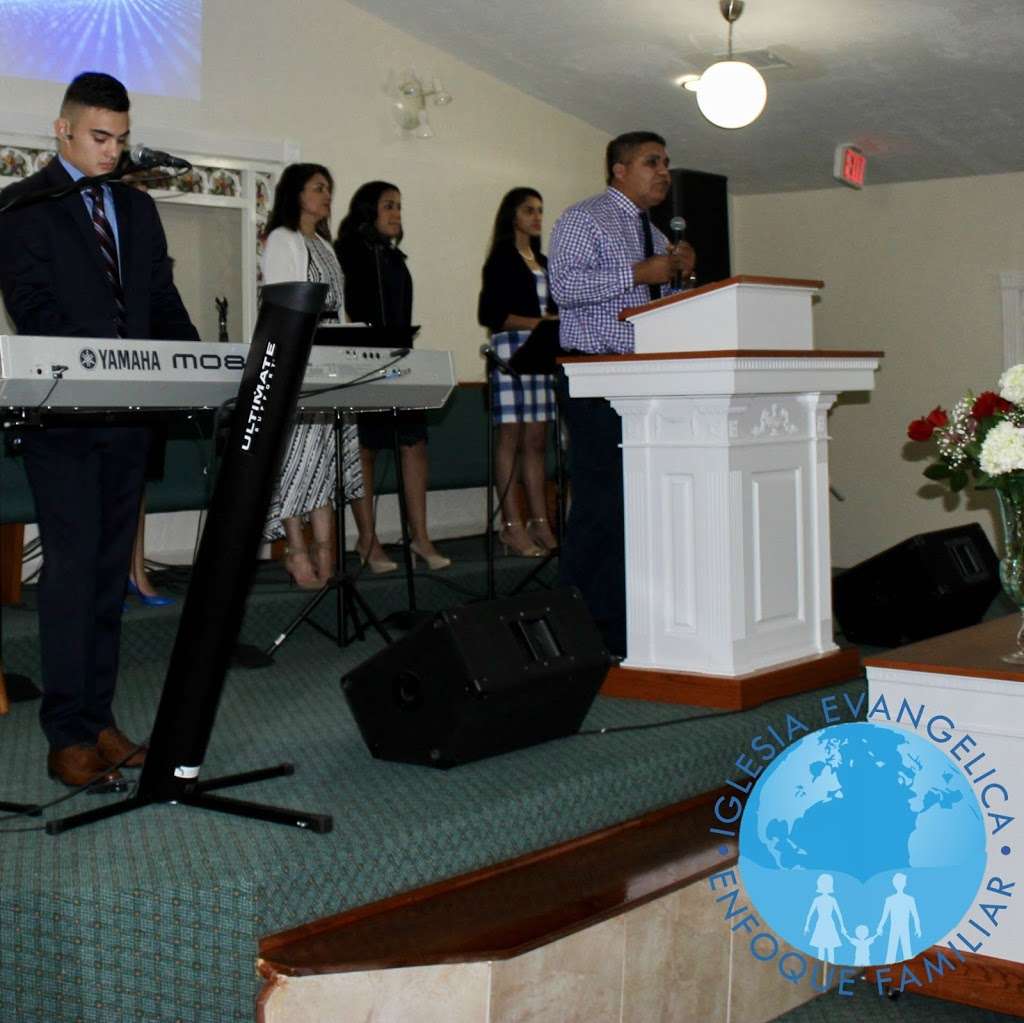 Iglesia Evangelica Enfoque Familiar | 4206 Depot St, Brookshire, TX 77423, USA | Phone: (713) 545-0705