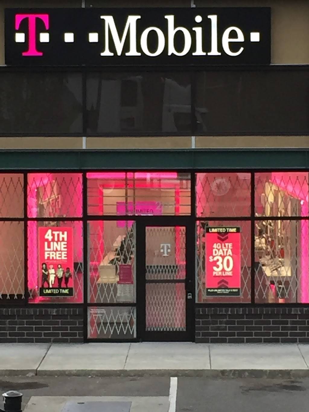 T-Mobile | 19893 1st Ave S Ste 207, Normandy Park, WA 98148, USA | Phone: (206) 878-6506