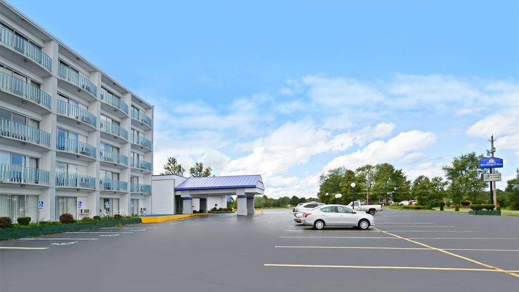 Americas Best Value Inn & Suites Benton Harbor | 798 Ferguson Dr, Benton Harbor, MI 49022, USA | Phone: (269) 927-1172