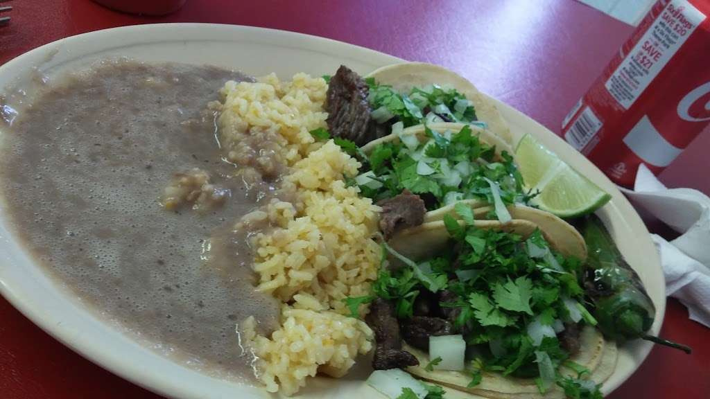 El Salvadoreño Restaurant | 8414 Denton Dr, Dallas, TX 75235, USA | Phone: (214) 366-3307