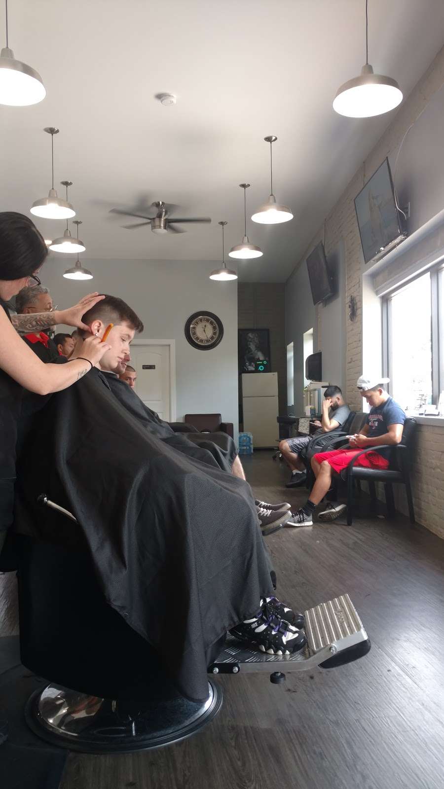 Eddies Barber Shop | 1120 Woodlawn Ave, Collingdale, PA 19023, USA | Phone: (610) 583-2853