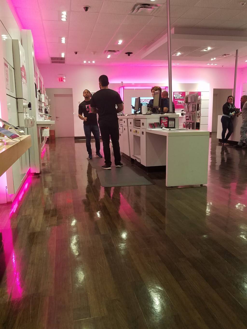 T-Mobile | 14200 SW 8th St #110, Miami, FL 33184, USA | Phone: (305) 226-8647