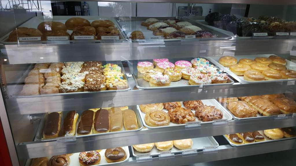 Lucky Donuts | 2510 W Thunderbird Rd #1, Phoenix, AZ 85023, USA | Phone: (602) 439-2057