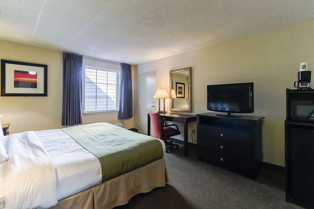 Quality Inn & Suites | 943 S High St, West Chester, PA 19382 | Phone: (610) 692-1900