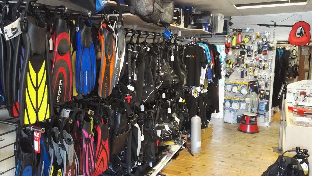 Aquanaut Scuba & Snorkelling Centre | 34 Coombe Rd, Kingston upon Thames KT2 7AG, UK | Phone: 020 8546 8882