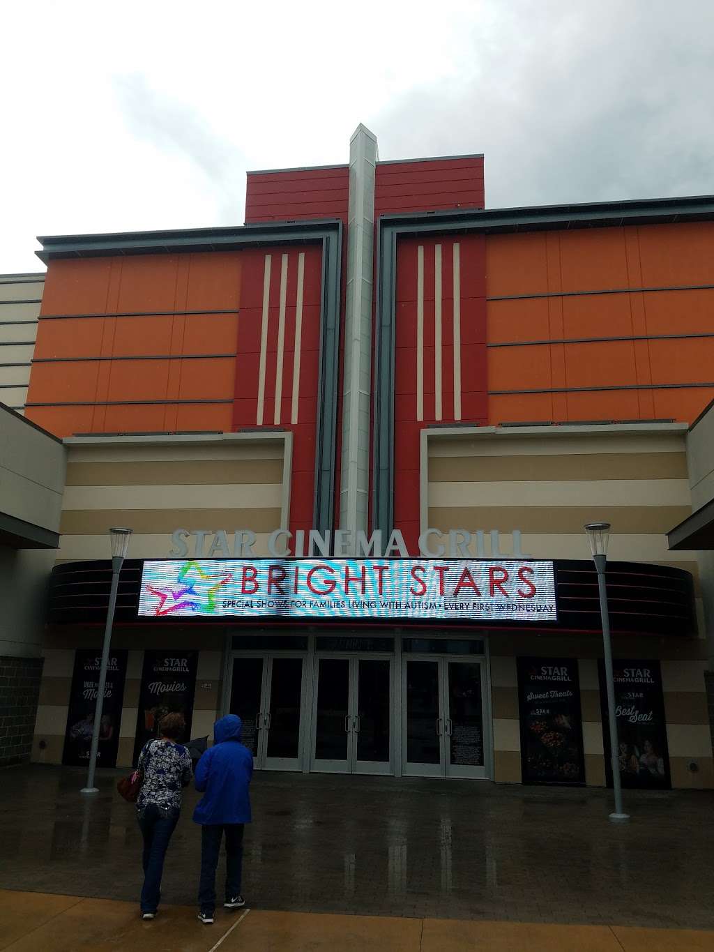 Star Cinema Grill | 702 Baybrook Mall, Friendswood, TX 77546, USA | Phone: (281) 557-9300