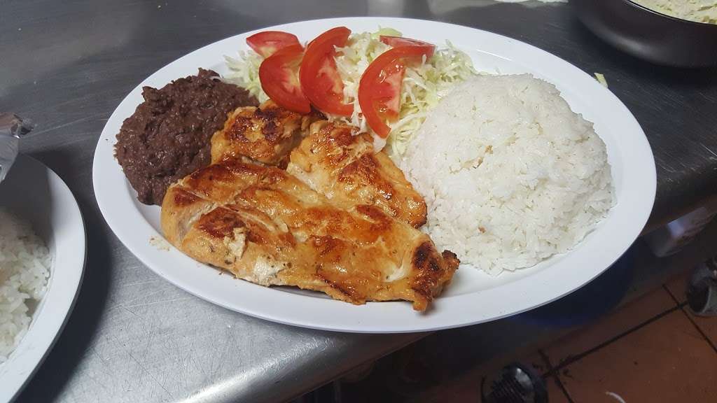 Antojitos Catrachos | 5808 Lake Underhill Rd, Orlando, FL 32807, USA | Phone: (407) 267-9061