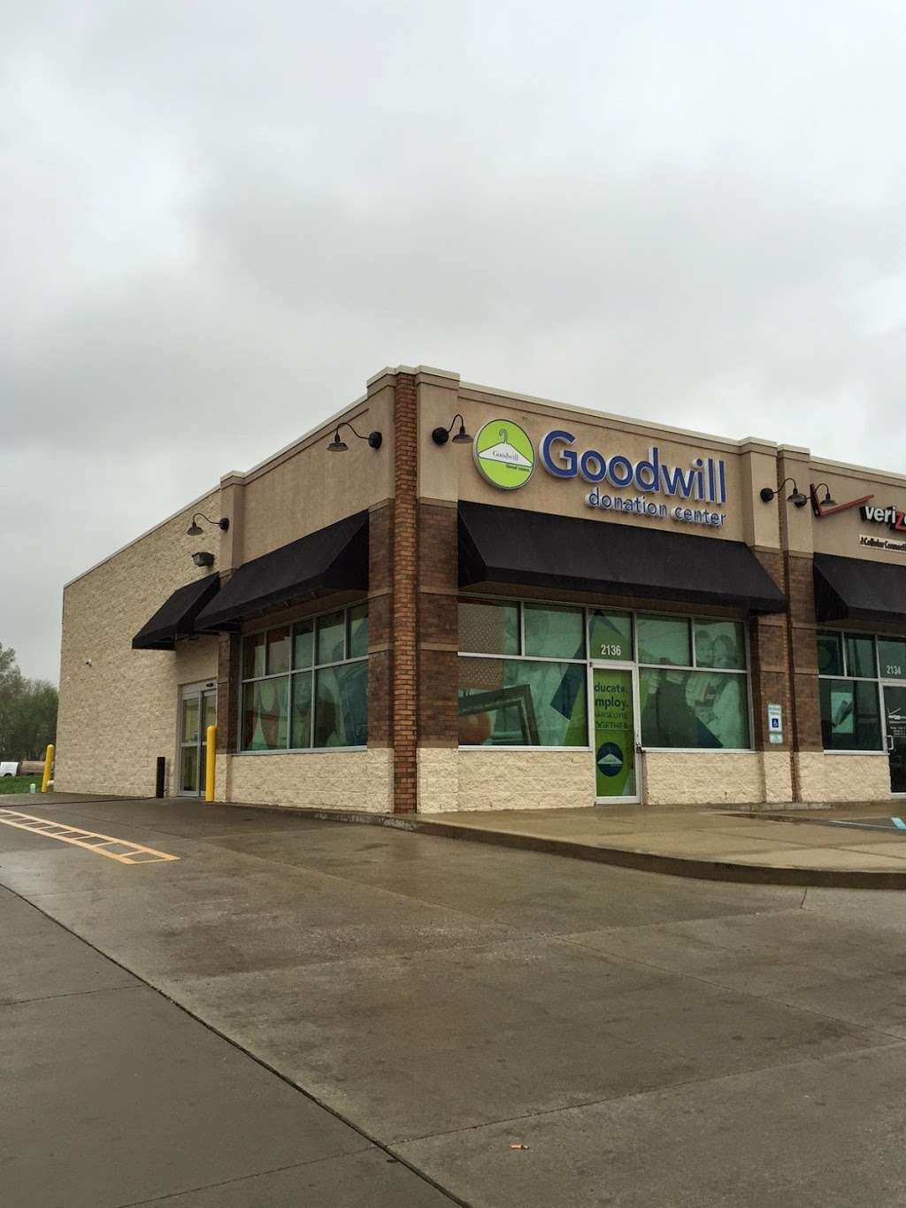 Goodwill Donation Center | 2136 W Southport Rd, Indianapolis, IN 46217, USA | Phone: (317) 999-6658