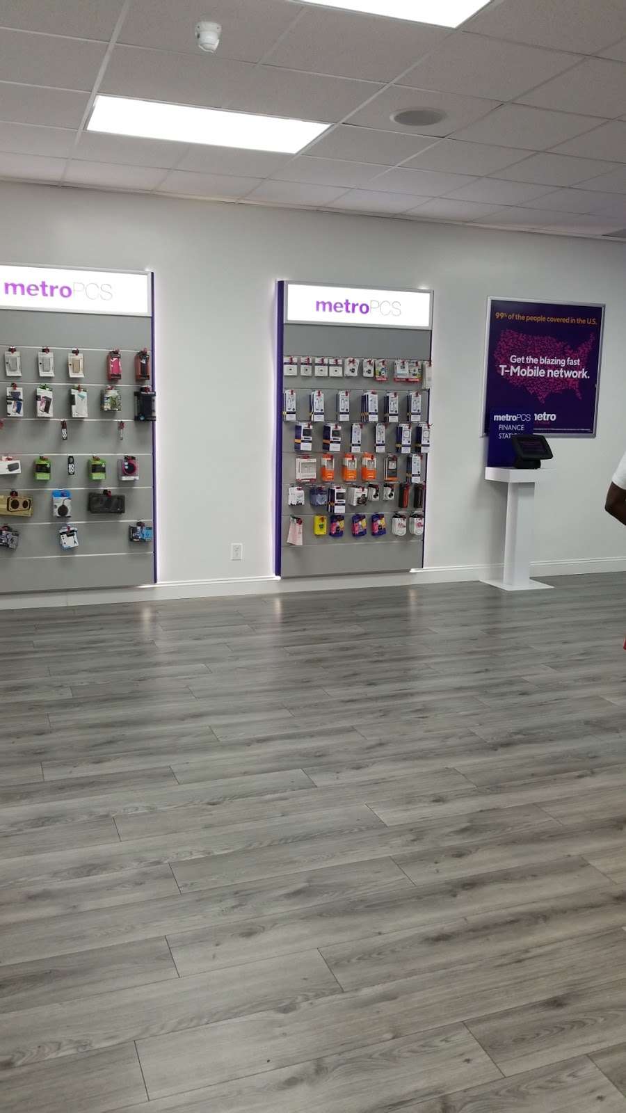 Metro by T-Mobile | 2508 S Hopkins Ave, Titusville, FL 32780, USA | Phone: (321) 607-3738