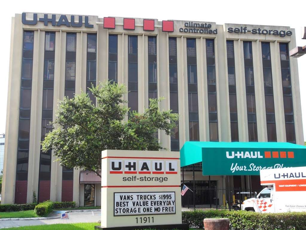 U-Haul Moving & Storage at Greenspoint Mall | 11911 North Fwy, Houston, TX 77060, USA | Phone: (281) 445-1010