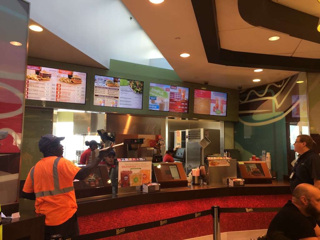 Wendys | 3 Brewster Rd B5c, Newark, NJ 07114, USA | Phone: (973) 596-6976