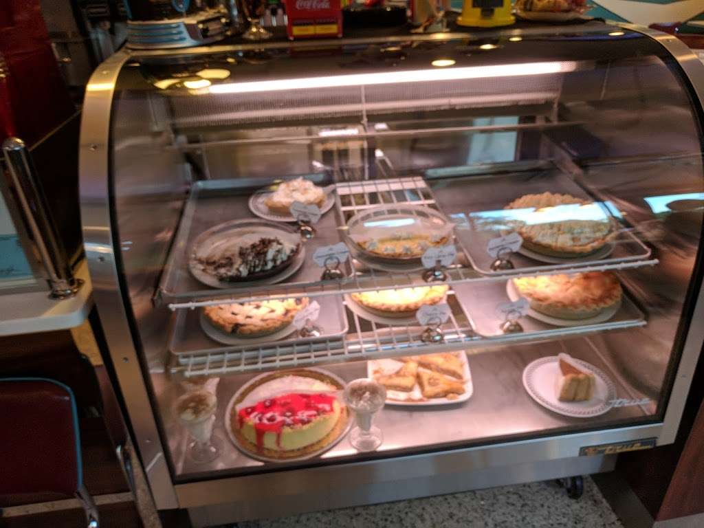 Darien Diner | 275 Post Rd, Darien, CT 06820, USA | Phone: (203) 655-3181