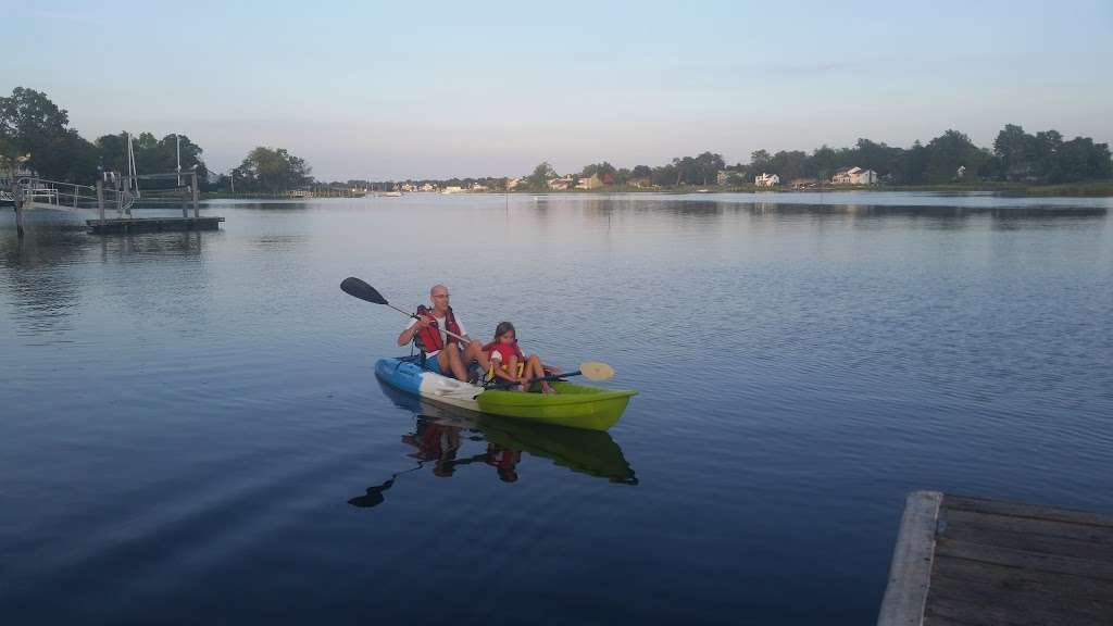 Dominick F. Santelle Park And Boat Ramp | 198, 190 Riverview Ave, Little Silver, NJ 07739, USA