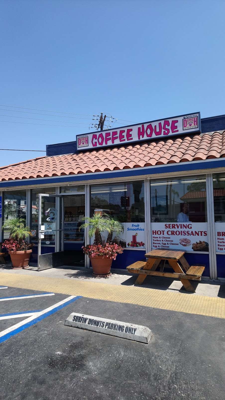 Surfin Donuts Coffee House | 1822 S El Camino Real, San Clemente, CA 92672, USA | Phone: (949) 492-1249