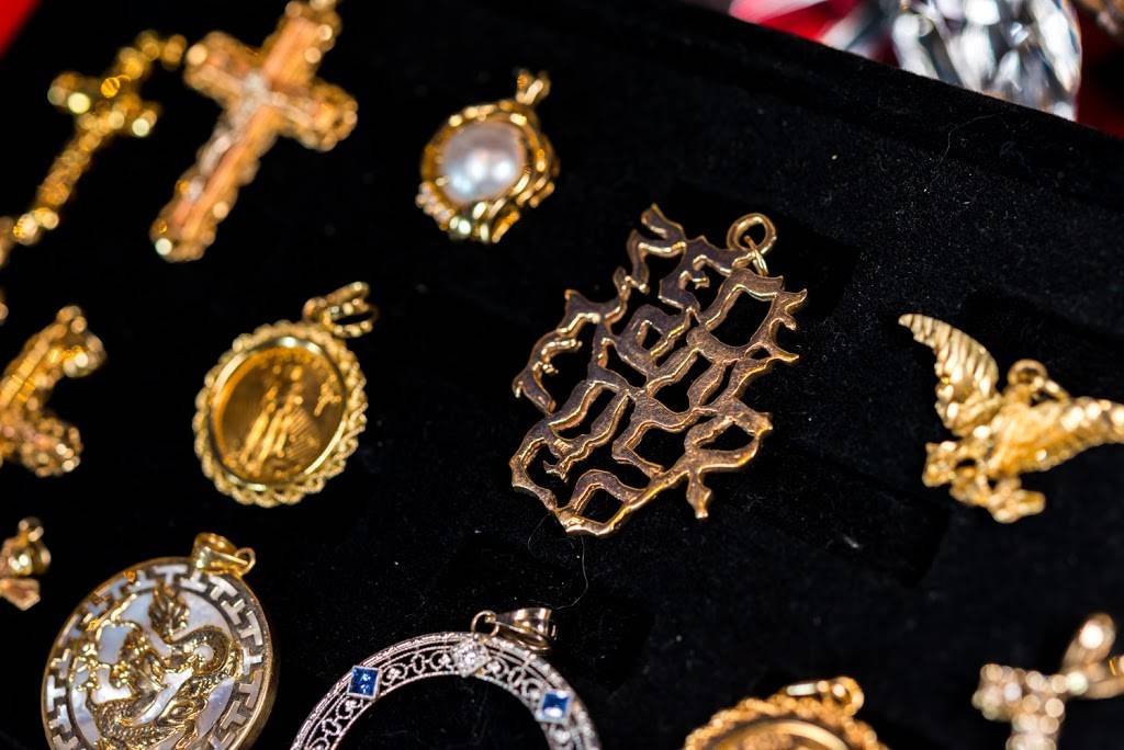 a James Jewelry & Coin | 4302 E 62nd St, Indianapolis, IN 46220, USA | Phone: (317) 280-7609