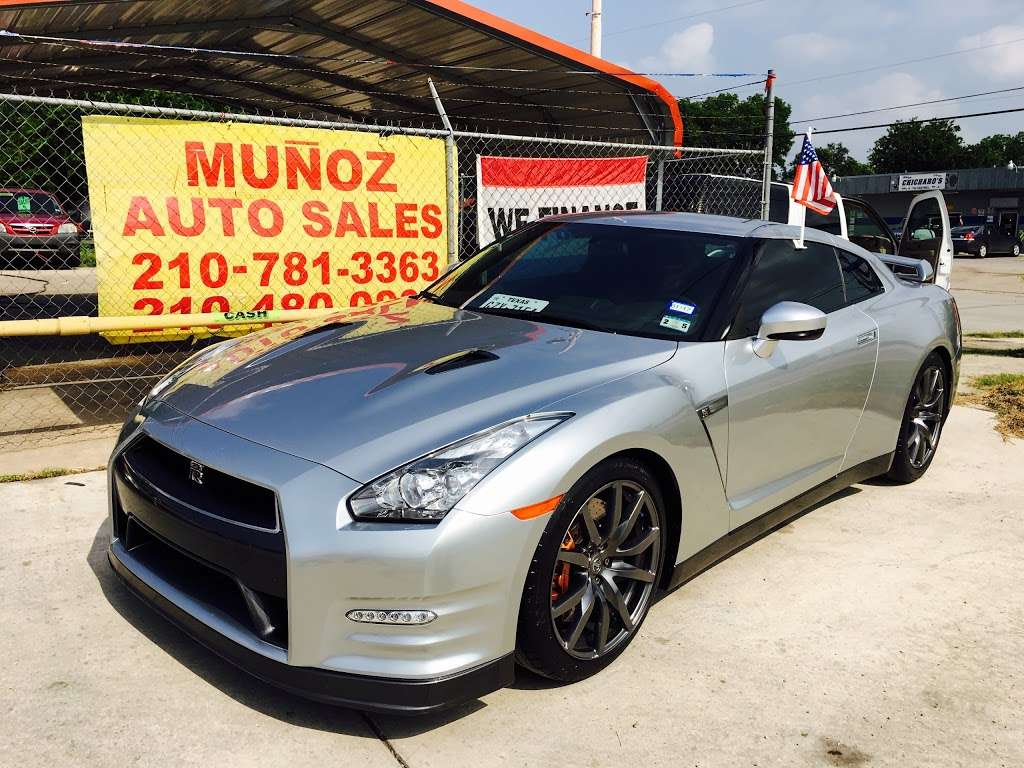 Munoz auto sales | 2822 Commercial Ave, San Antonio, TX 78221, USA | Phone: (210) 302-2102