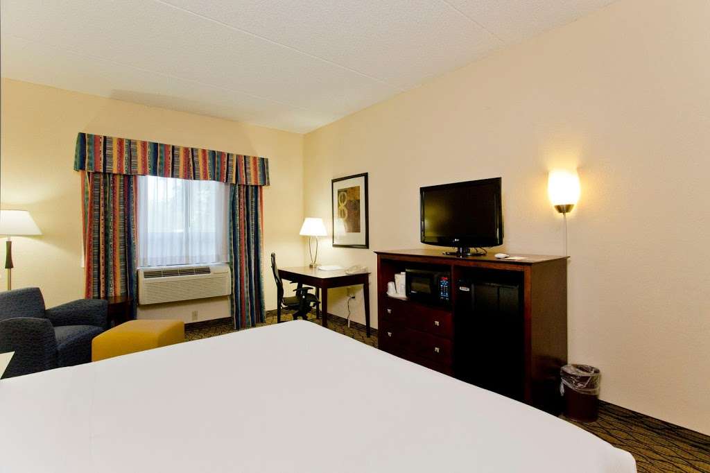 Holiday Inn Express Winchester South Stephens City | 165 Town Run Ln, Stephens City, VA 22655, USA | Phone: (540) 869-0909